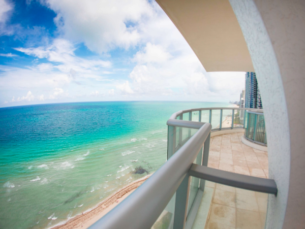 Beachfront Condo with Ocean Views & Luxurious Amenities in Sunny Isles Beach